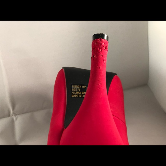 Classic Red Pumps - Picture 6 of 7